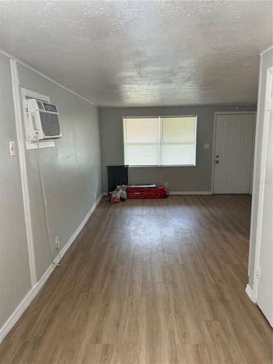 For Rent: $1,800 (2 beds, 1 baths, 850 Square Feet)