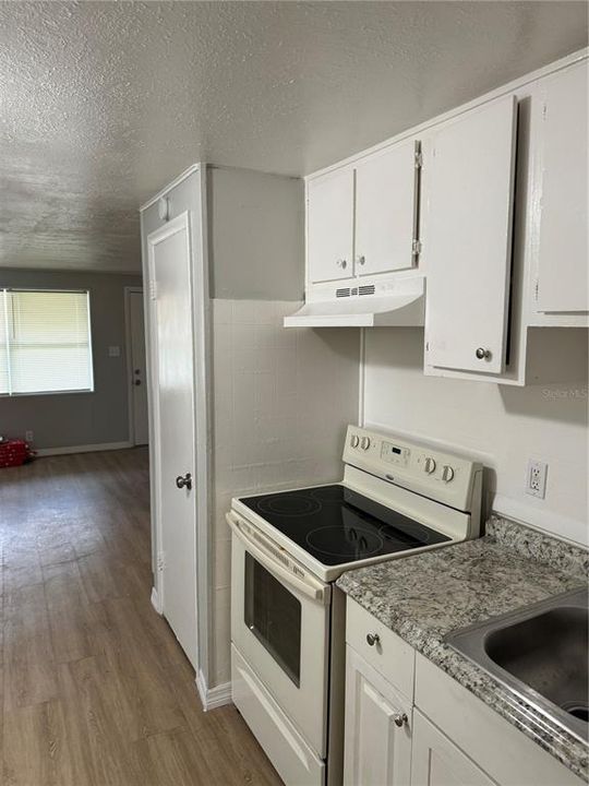 For Rent: $1,800 (2 beds, 1 baths, 850 Square Feet)