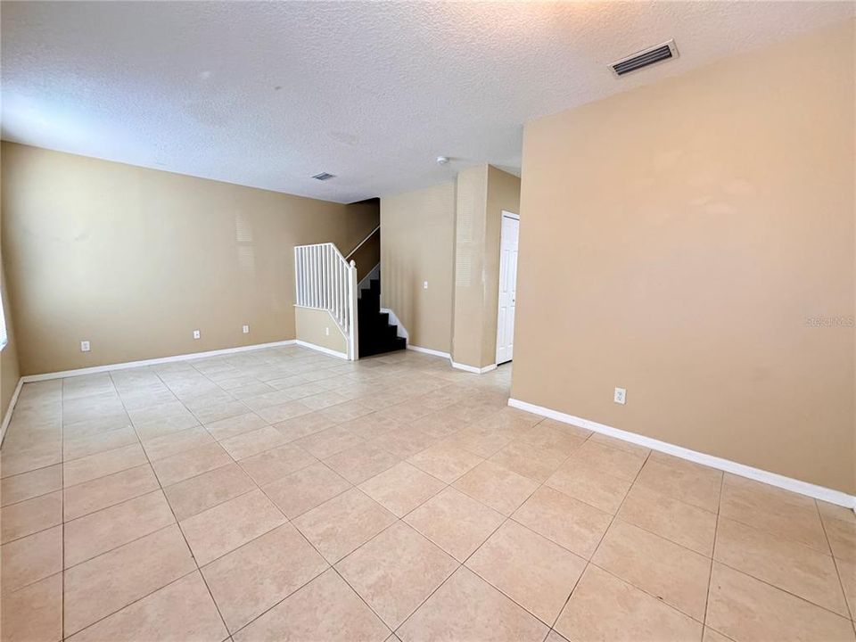 For Rent: $1,900 (3 beds, 2 baths, 1559 Square Feet)