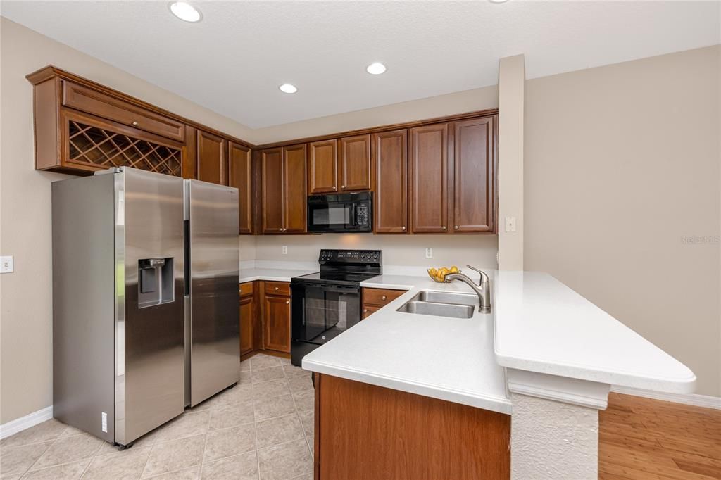 Active With Contract: $2,200 (2 beds, 2 baths, 1210 Square Feet)