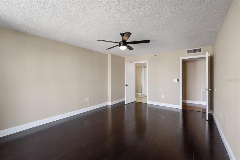 For Rent: $2,900 (2 beds, 2 baths, 1338 Square Feet)