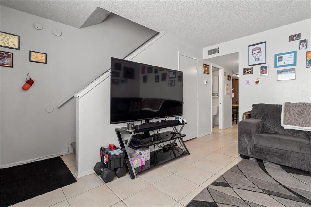 For Sale: $178,000 (2 beds, 1 baths, 992 Square Feet)