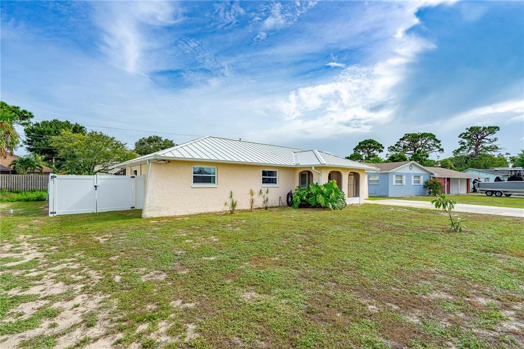 For Sale: $499,000 (3 beds, 2 baths, 1250 Square Feet)