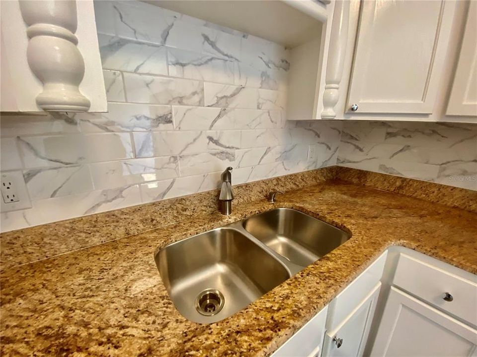 kitchen with granite counter tops & tiled backsplash