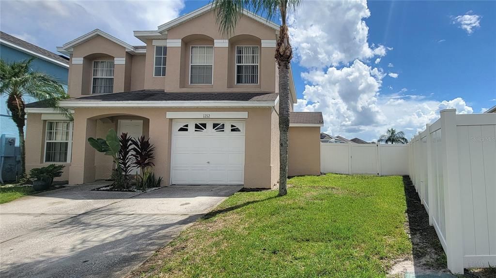 Active With Contract: $2,700 (4 beds, 2 baths, 1837 Square Feet)