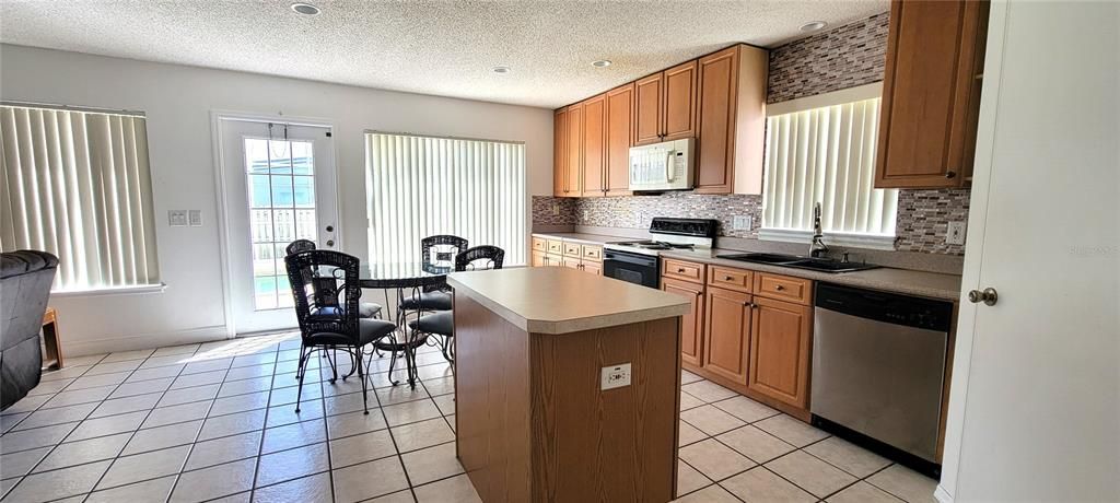 Active With Contract: $2,700 (4 beds, 2 baths, 1837 Square Feet)