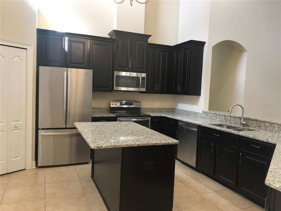 LARGE WORKING KITCHEN.....NEW FRIDGE-RANGE-DISHWASHER-KITCHEN FAUCET.  Island allows for extra work space with roll outs in the cabinets. Walk in Pantry