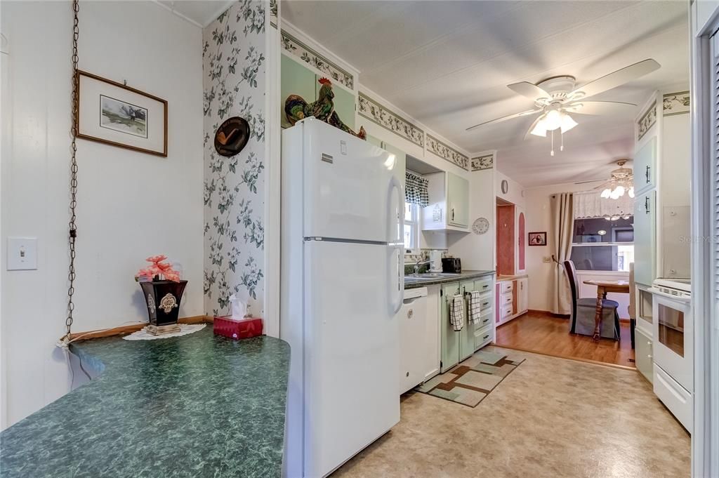 For Sale: $169,000 (2 beds, 2 baths, 1320 Square Feet)