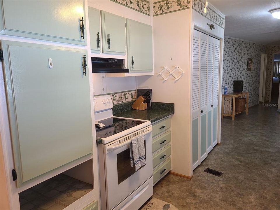 For Sale: $169,000 (2 beds, 2 baths, 1320 Square Feet)