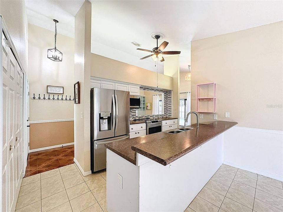 For Sale: $550,000 (4 beds, 2 baths, 1731 Square Feet)