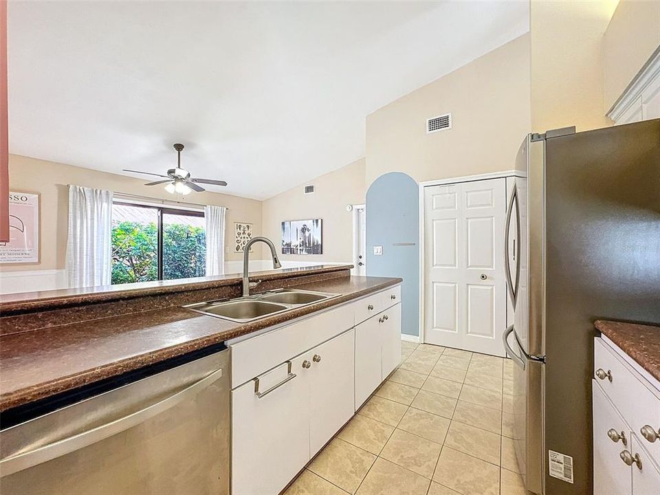 For Sale: $550,000 (4 beds, 2 baths, 1731 Square Feet)