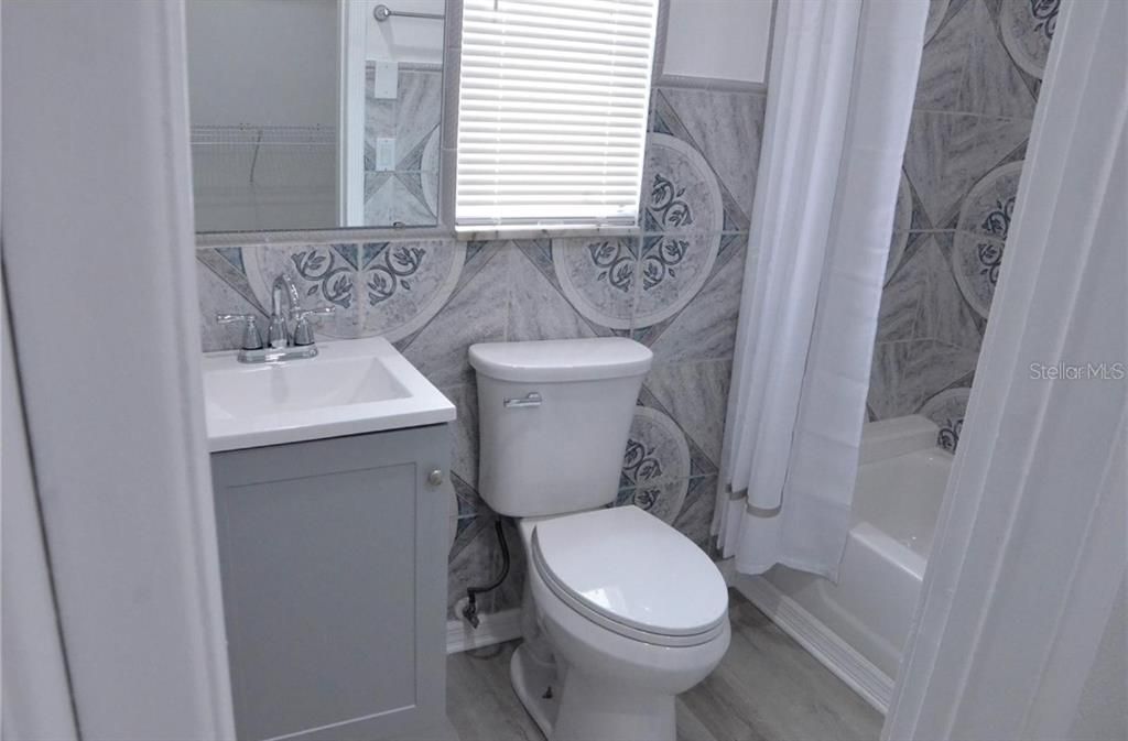 2ND BATHROOM