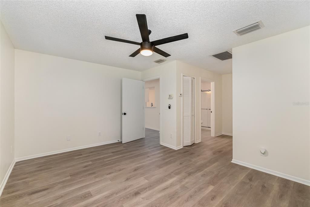 For Sale: $329,900 (3 beds, 2 baths, 1408 Square Feet)