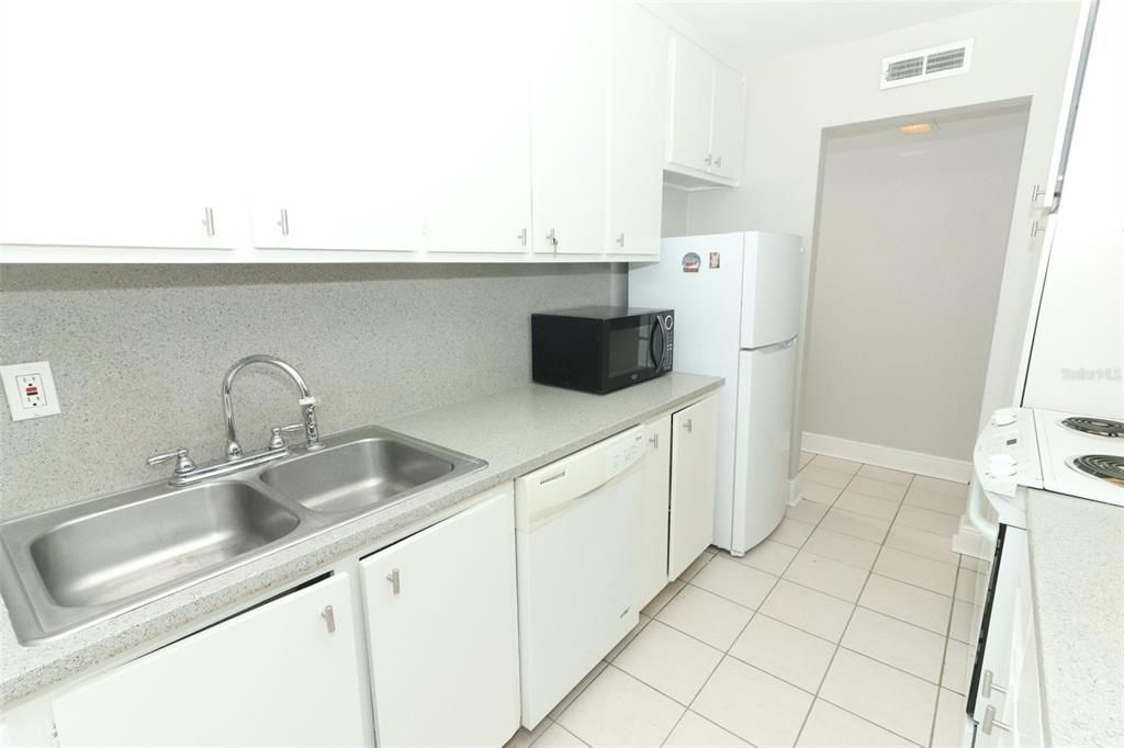 For Rent: $3,000 (2 beds, 2 baths, 1198 Square Feet)