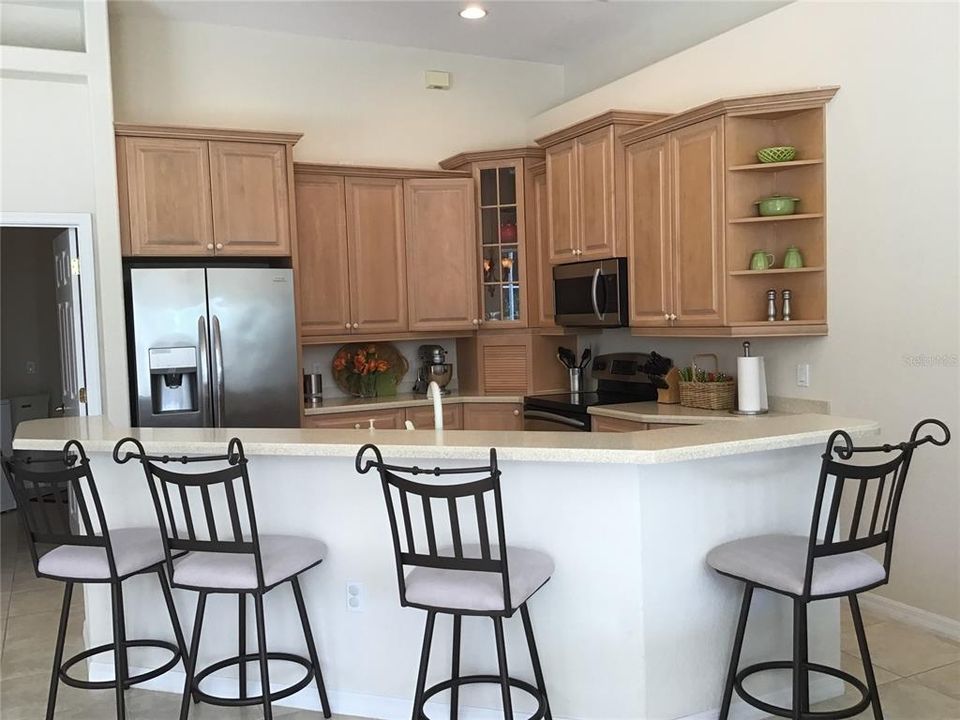 Kitchen w/Breakfast Bar