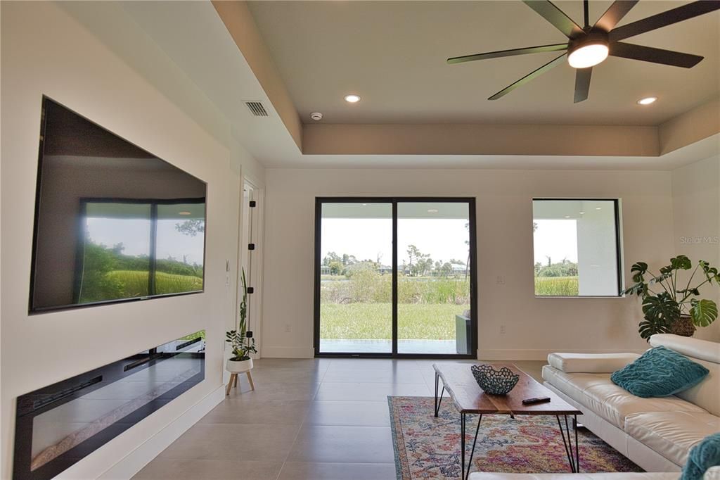 Oversized ceiling fan, upgraded lighting in tray ceiling