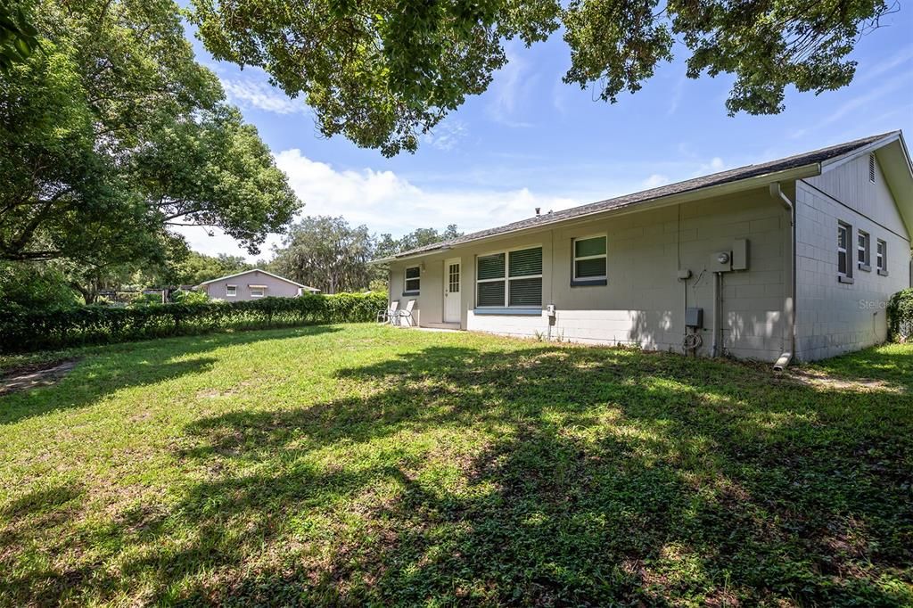 Active With Contract: $320,000 (3 beds, 2 baths, 1033 Square Feet)