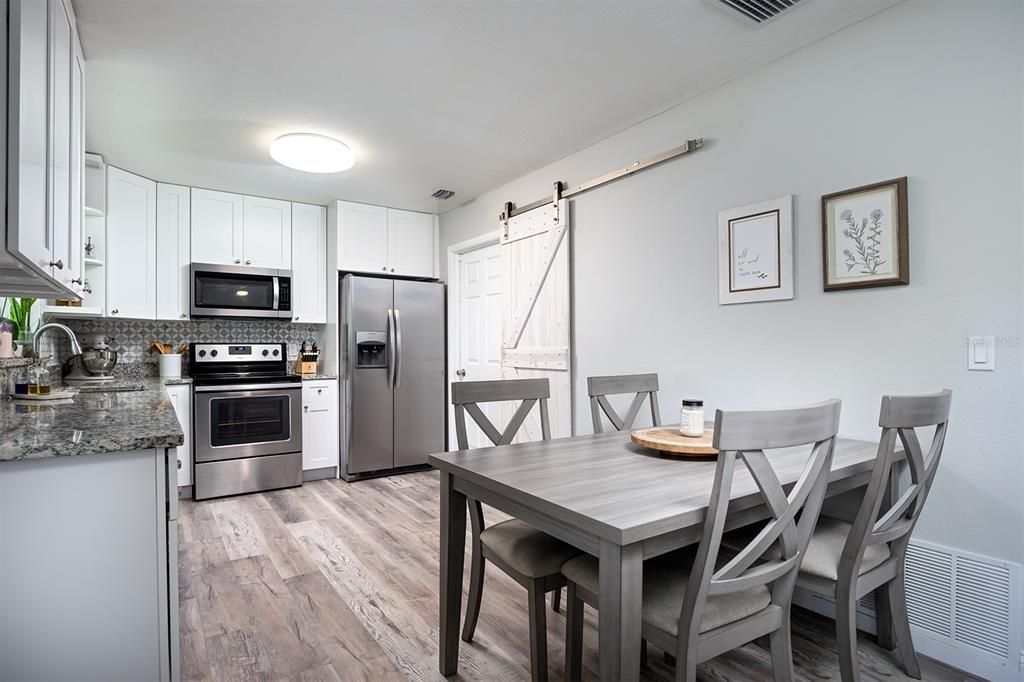 Active With Contract: $320,000 (3 beds, 2 baths, 1033 Square Feet)