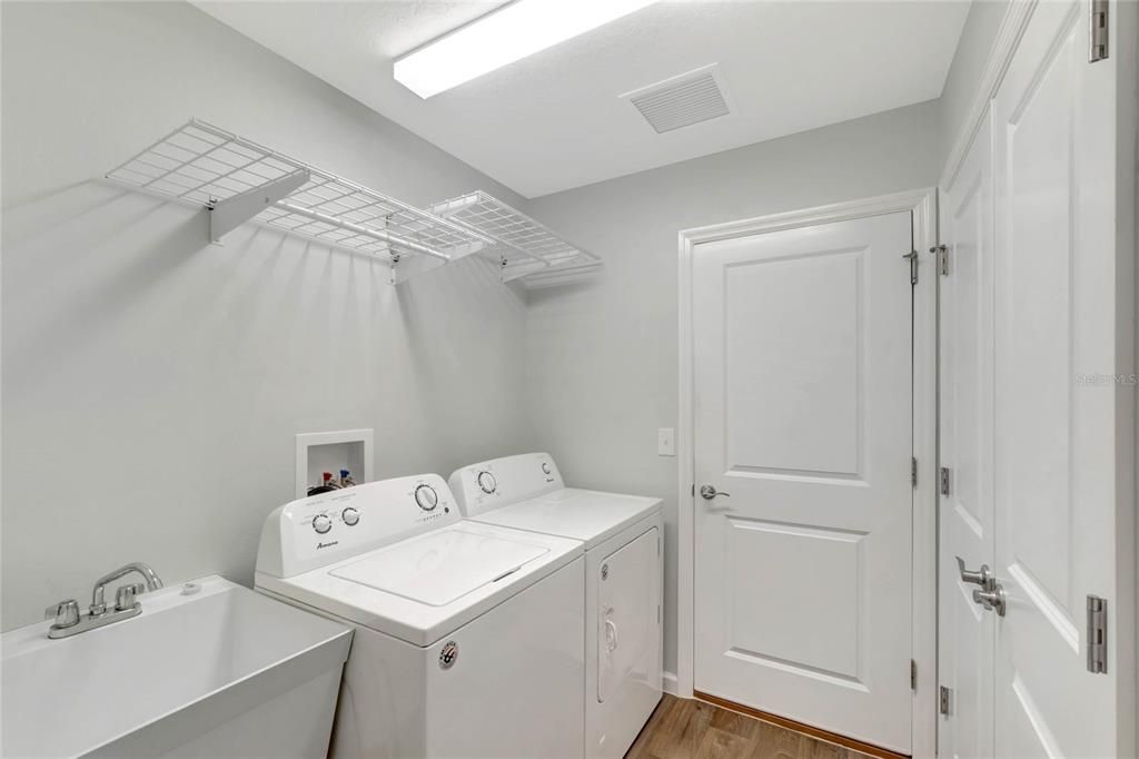 For Sale: $380,000 (3 beds, 2 baths, 1611 Square Feet)