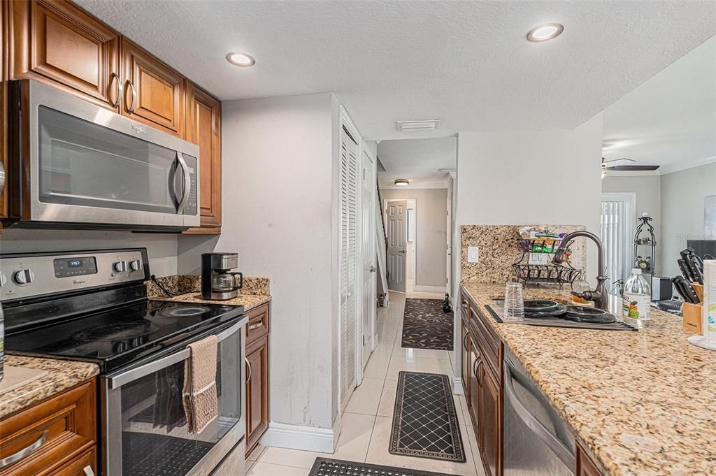 For Sale: $229,990 (2 beds, 1 baths, 1056 Square Feet)