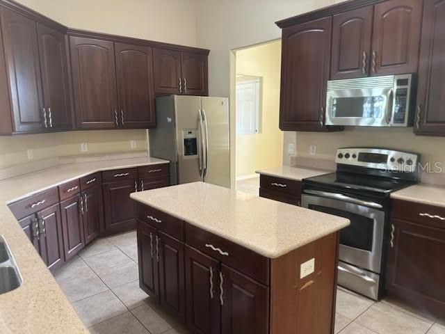 For Rent: $2,500 (4 beds, 2 baths, 2759 Square Feet)