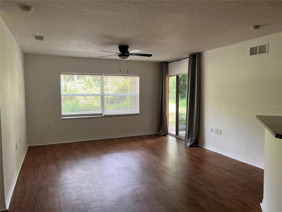 For Rent: $1,700 (2 beds, 2 baths, 971 Square Feet)