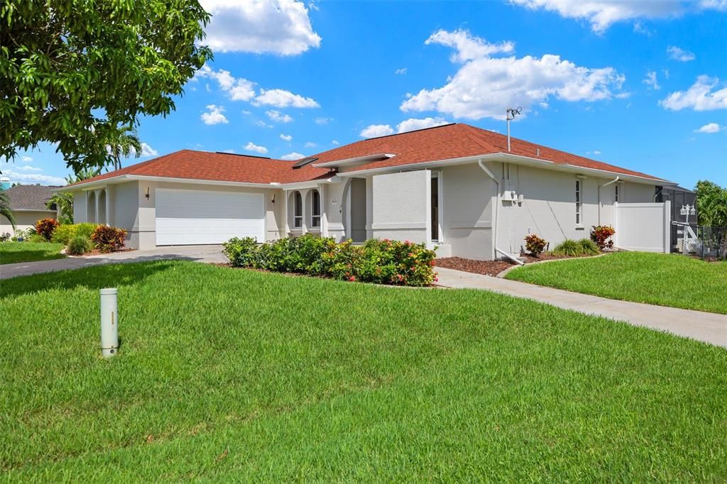 For Sale: $759,900 (3 beds, 2 baths, 1958 Square Feet)