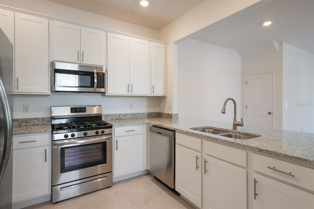 For Rent: $3,000 (3 beds, 2 baths, 1871 Square Feet)