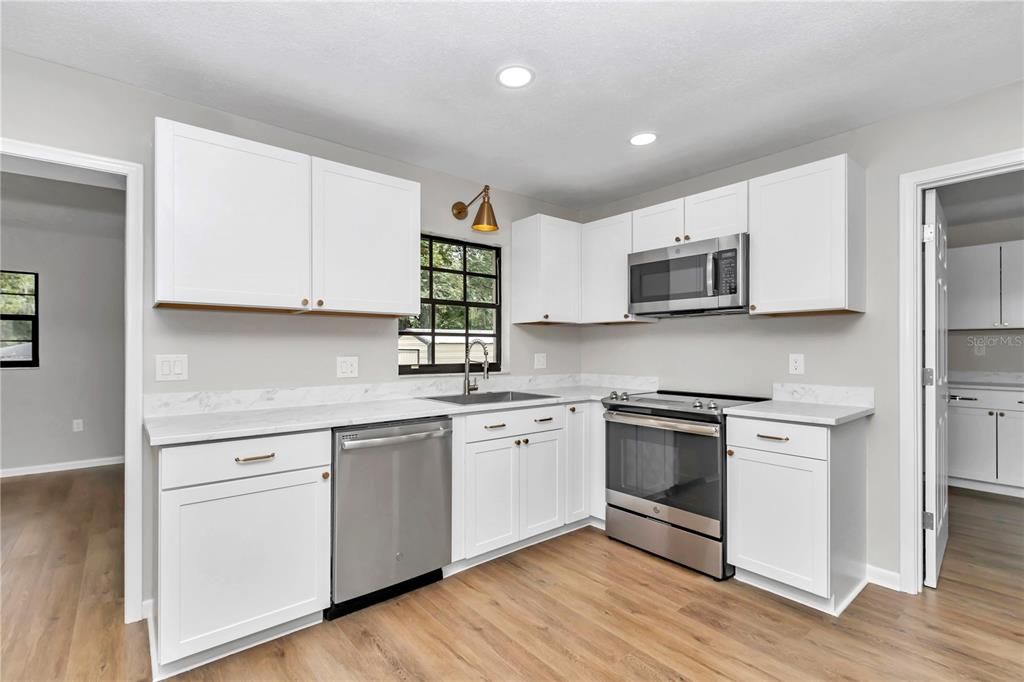 For Sale: $314,999 (3 beds, 2 baths, 1584 Square Feet)