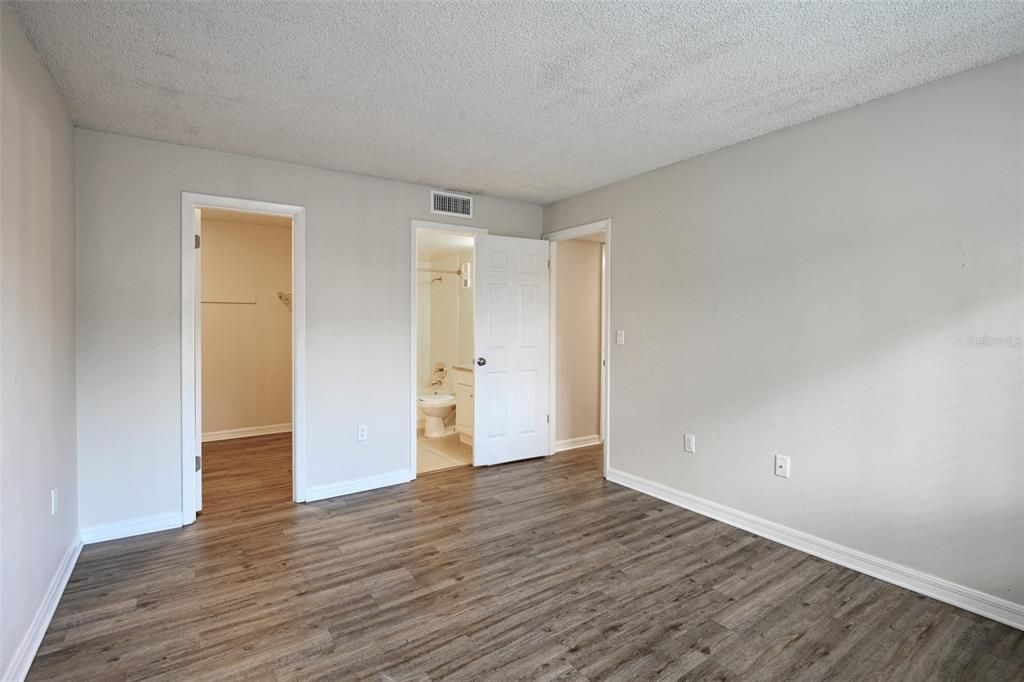 For Sale: $188,000 (2 beds, 2 baths, 828 Square Feet)