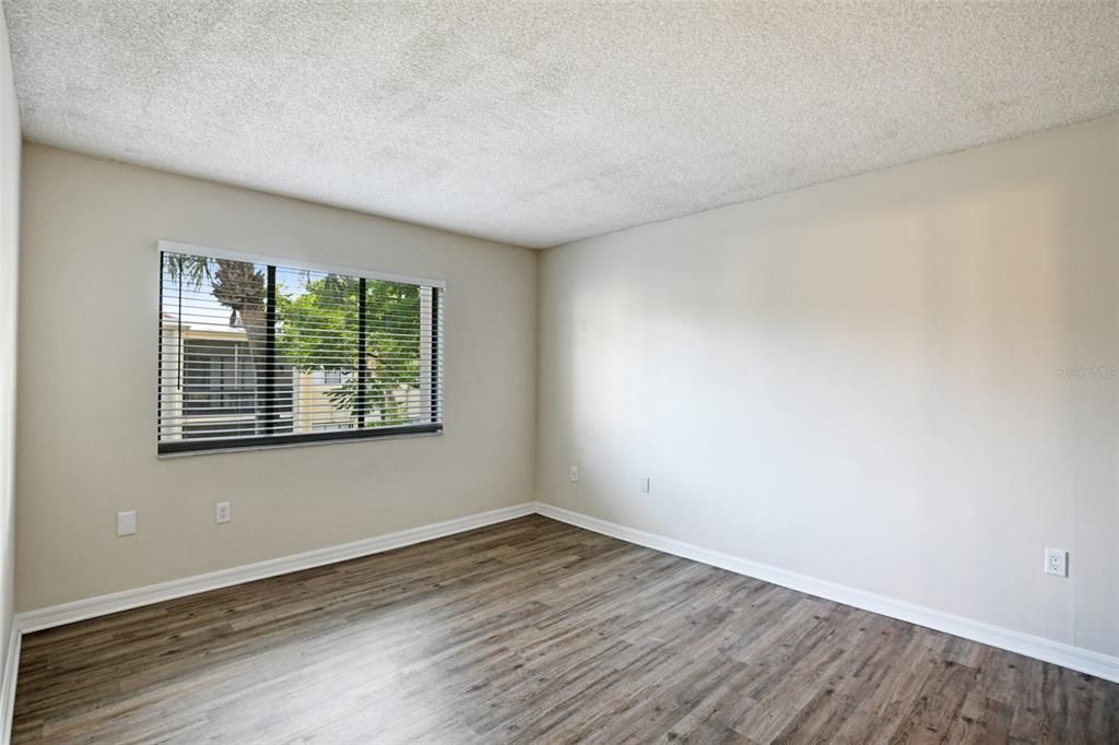 For Sale: $188,000 (2 beds, 2 baths, 828 Square Feet)