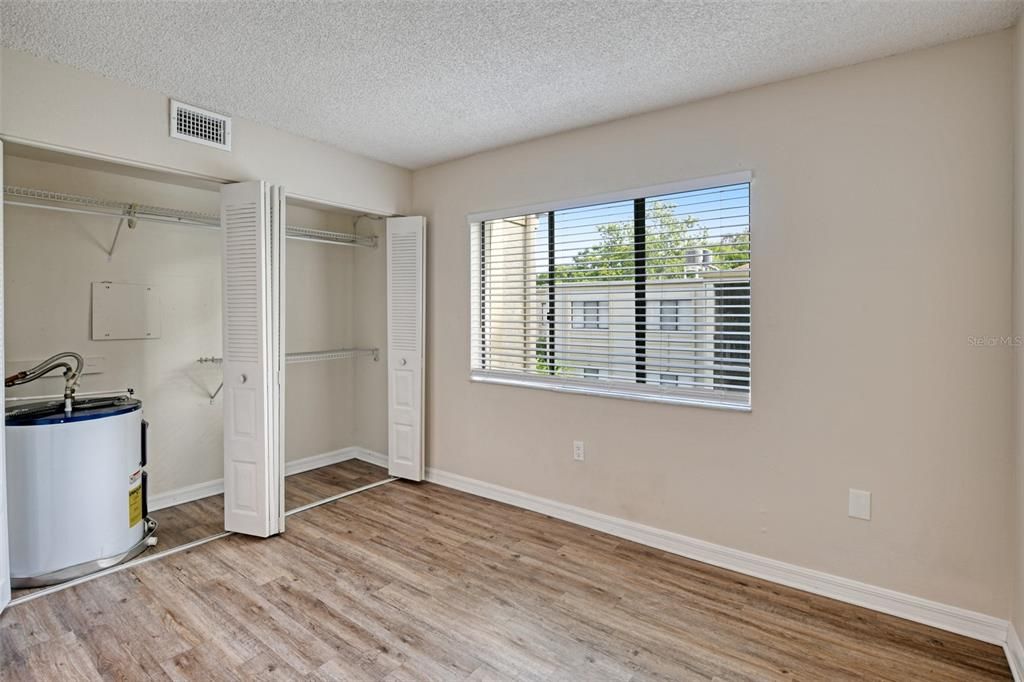 For Sale: $188,000 (2 beds, 2 baths, 828 Square Feet)