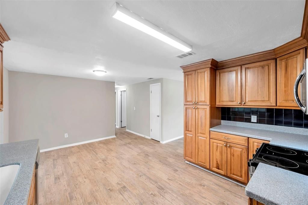 For Sale: $389,900 (3 beds, 1 baths, 1150 Square Feet)