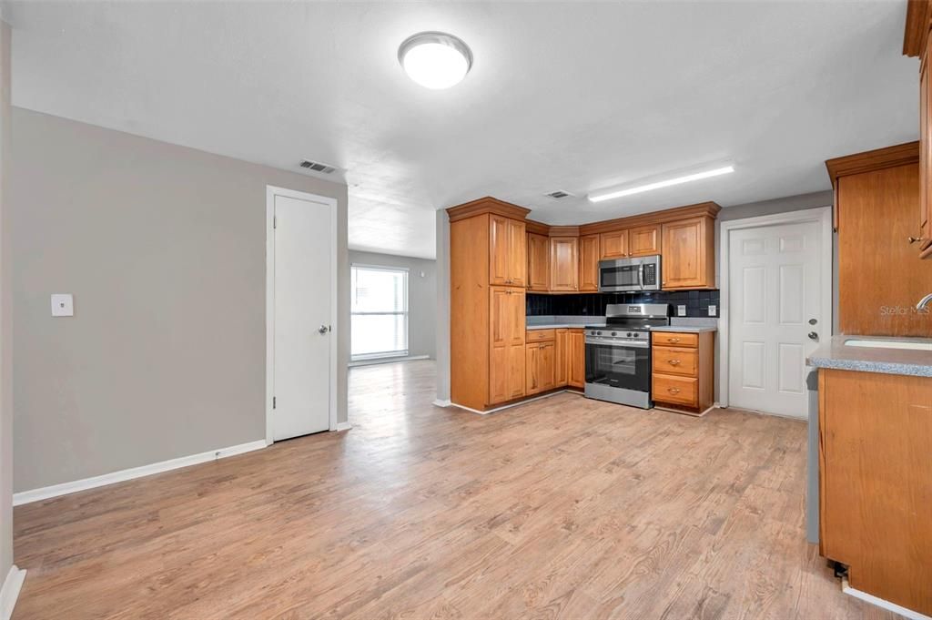 For Sale: $389,900 (3 beds, 1 baths, 1150 Square Feet)