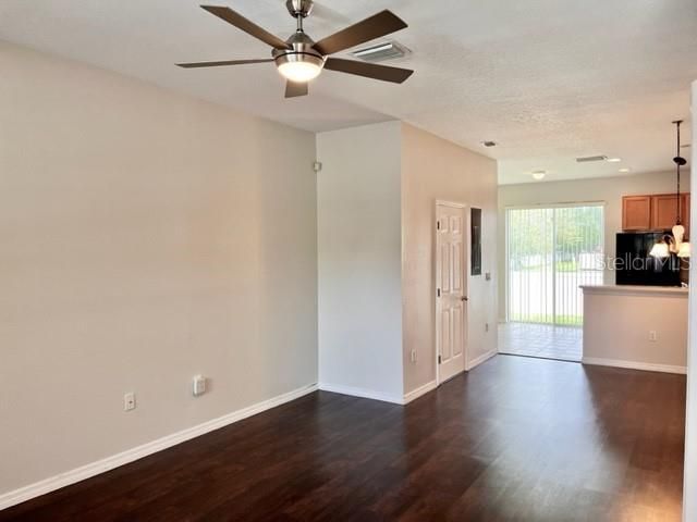 For Rent: $2,200 (2 beds, 2 baths, 1216 Square Feet)