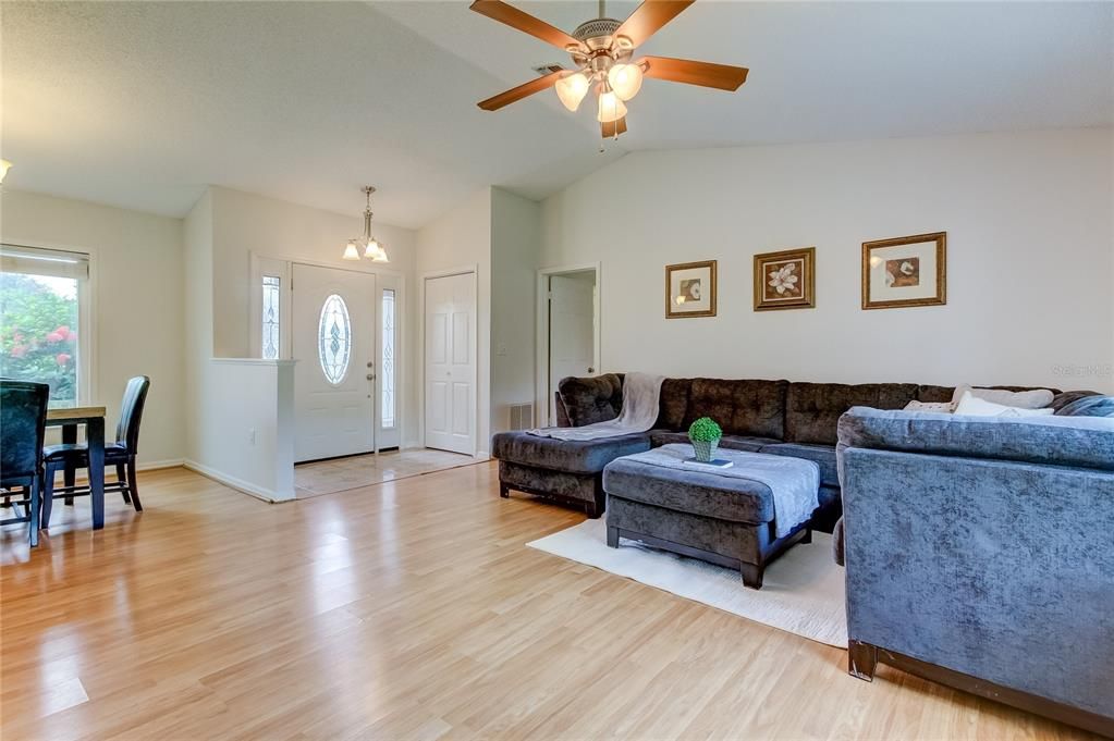 For Sale: $469,900 (2 beds, 2 baths, 1637 Square Feet)