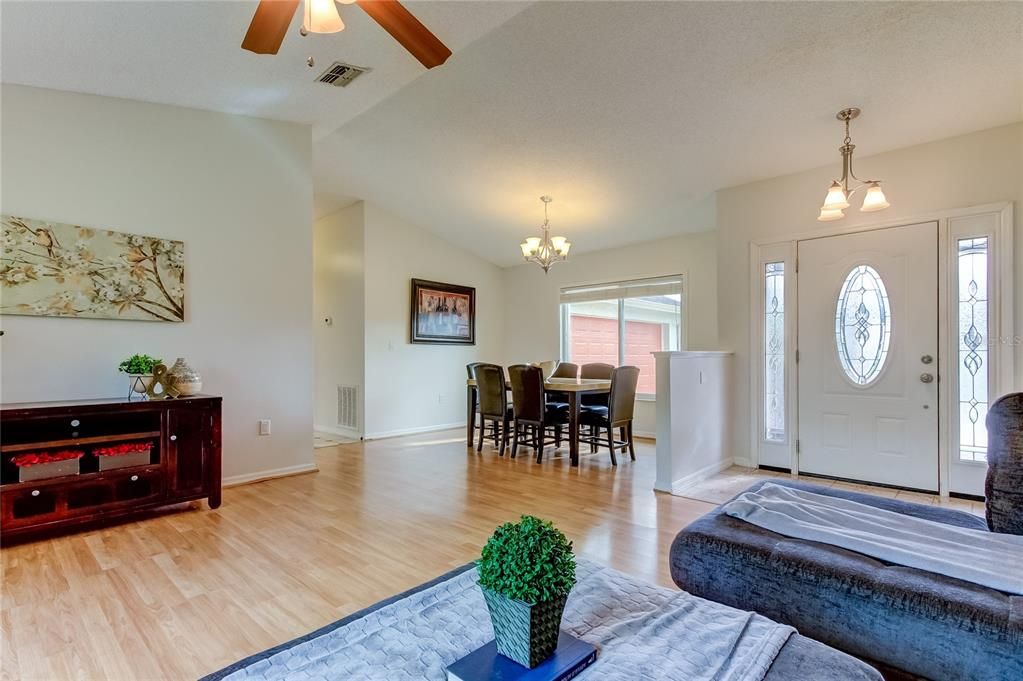 For Sale: $469,900 (2 beds, 2 baths, 1637 Square Feet)