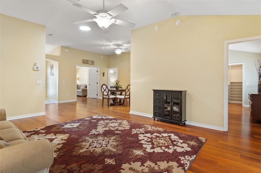 For Sale: $379,900 (3 beds, 2 baths, 1488 Square Feet)