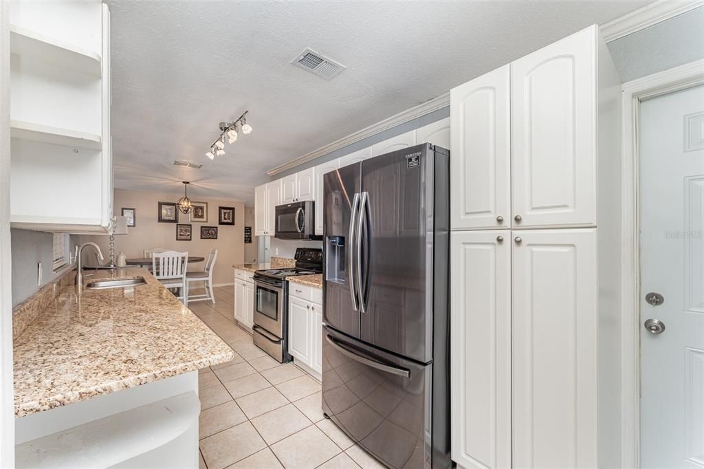 For Sale: $299,900 (4 beds, 2 baths, 1482 Square Feet)