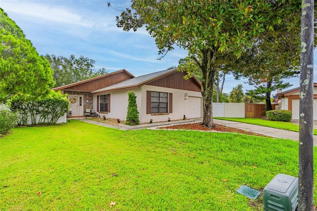 For Sale: $420,000 (3 beds, 2 baths, 1564 Square Feet)