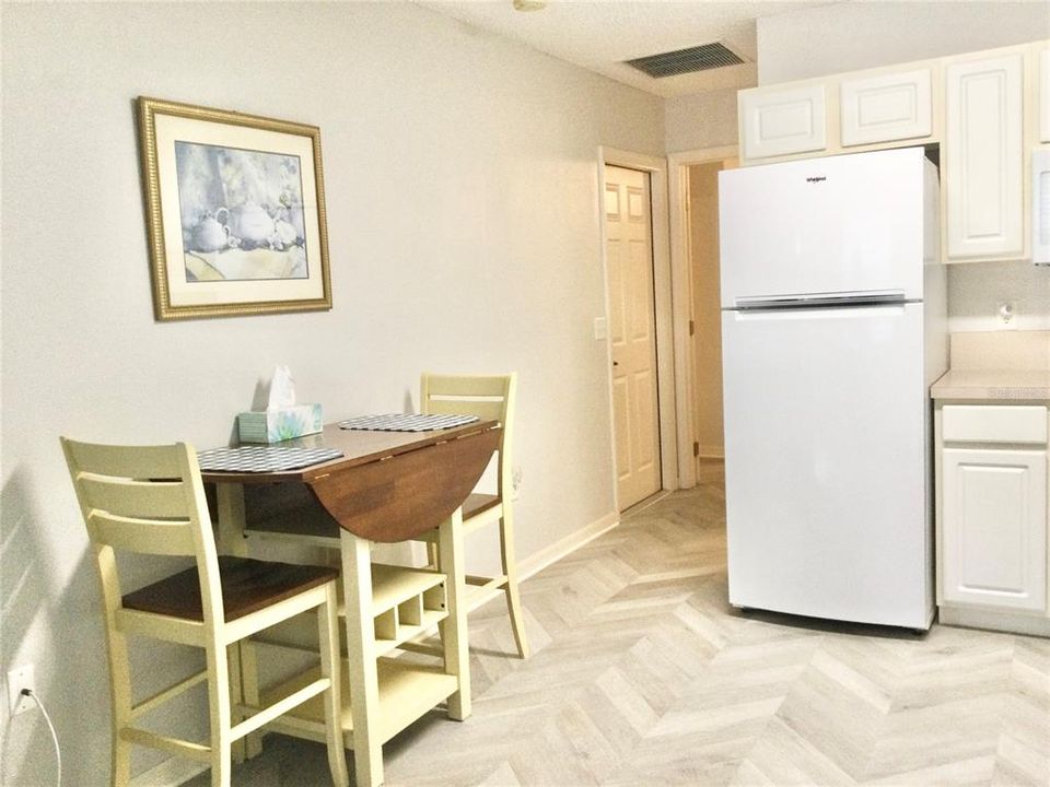 For Sale: $149,900 (1 beds, 1 baths, 576 Square Feet)