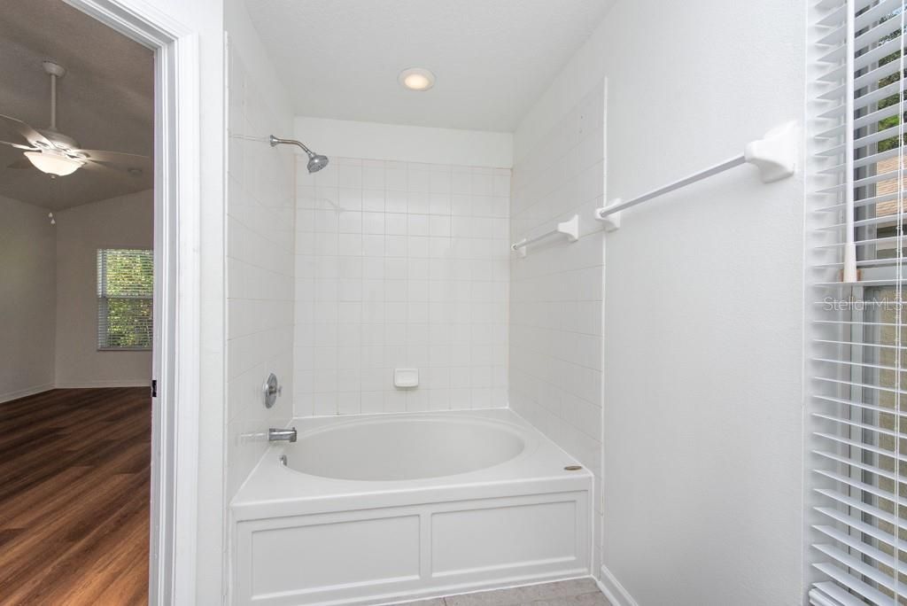 For Sale: $315,000 (3 beds, 2 baths, 1684 Square Feet)