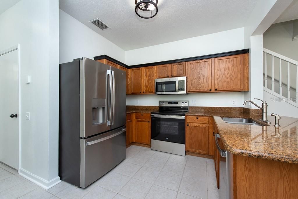 For Sale: $315,000 (3 beds, 2 baths, 1684 Square Feet)