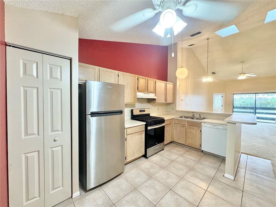 For Rent: $1,500 (2 beds, 2 baths, 828 Square Feet)