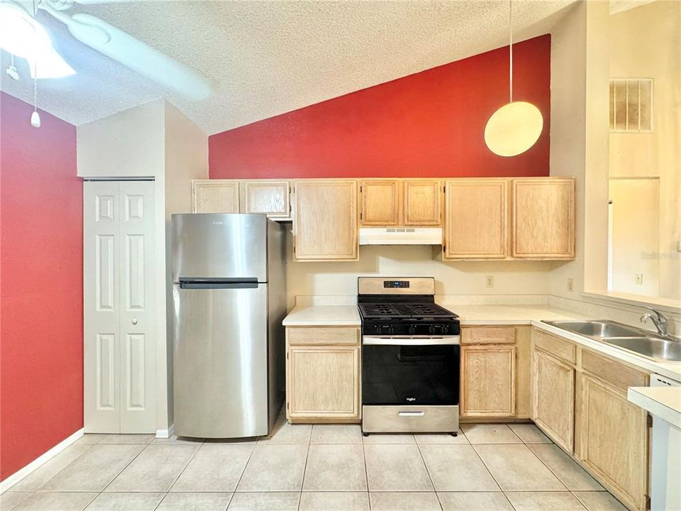 For Rent: $1,500 (2 beds, 2 baths, 828 Square Feet)