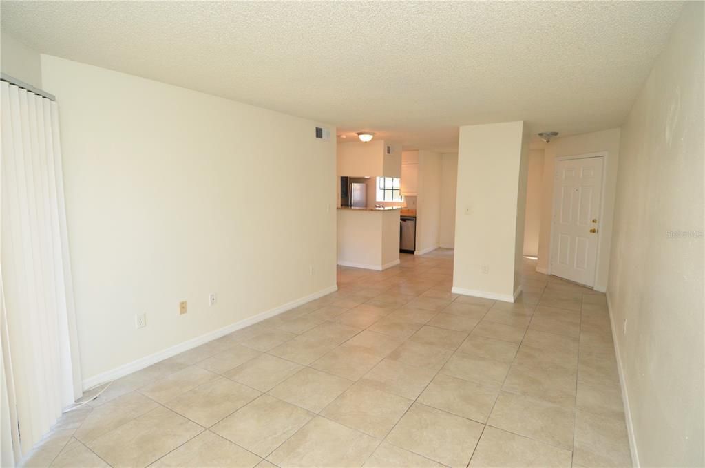 For Rent: $1,350 (1 beds, 1 baths, 844 Square Feet)