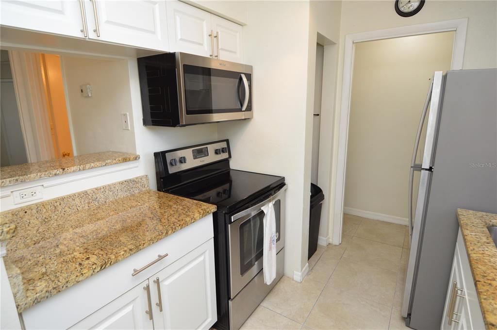 For Rent: $1,350 (1 beds, 1 baths, 844 Square Feet)