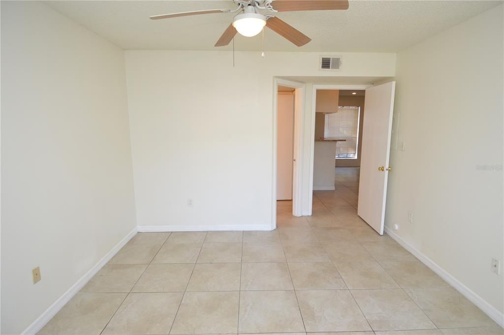 For Rent: $1,350 (1 beds, 1 baths, 844 Square Feet)