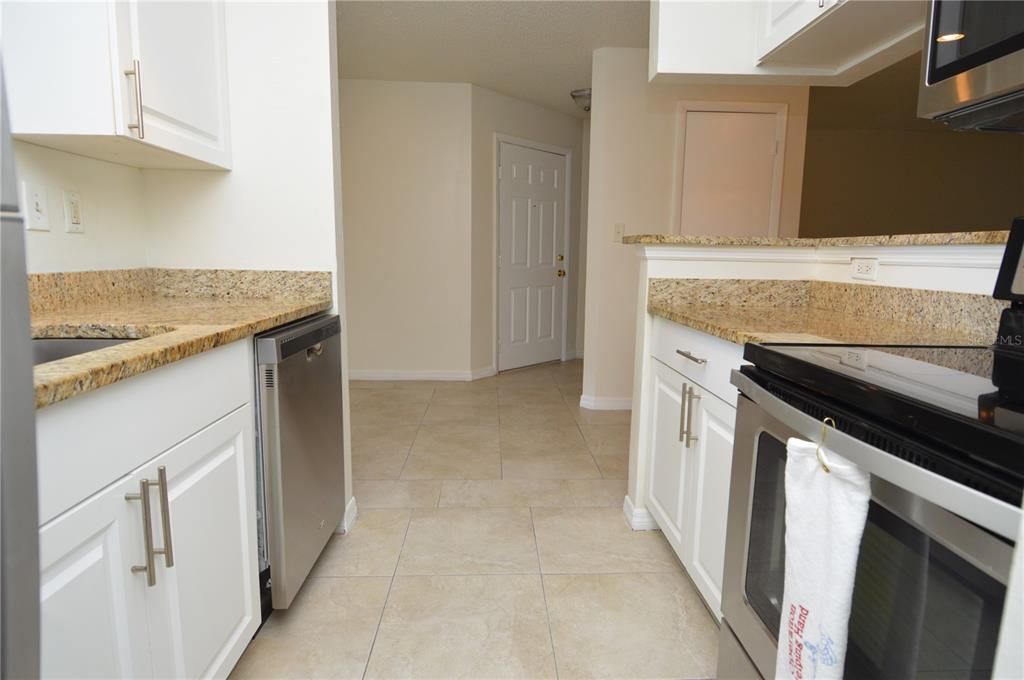 For Rent: $1,350 (1 beds, 1 baths, 844 Square Feet)