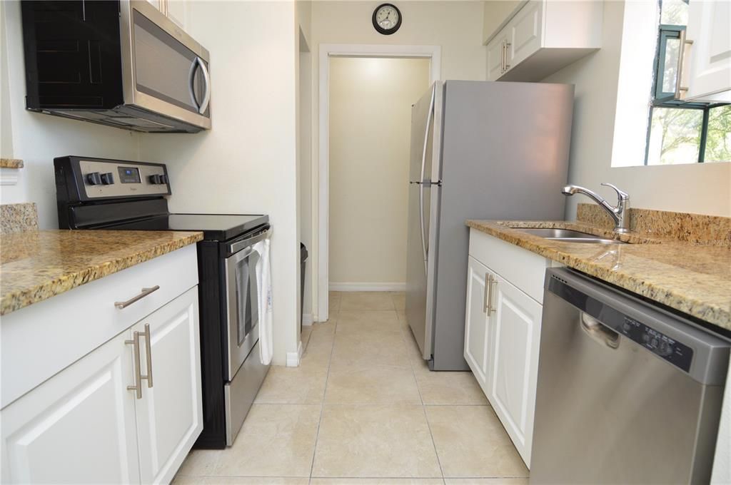 For Rent: $1,350 (1 beds, 1 baths, 844 Square Feet)